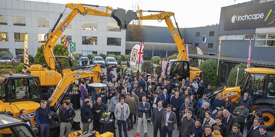 Dercomaq presenta nuevas maquinarias JCB con motorización Tier 4 en Chile